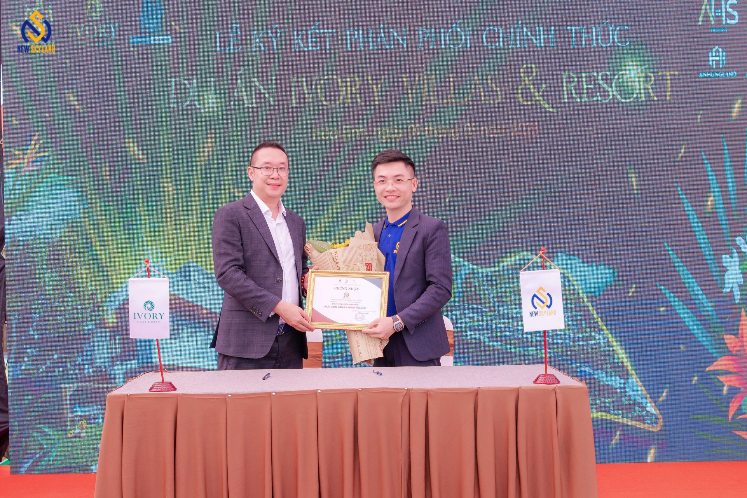 HÔ VANG KHẨU HIỆU “ĐOÀN KẾT - QUYẾT TÂM” TẠI LỄ KICK OFF DỰ ÁN IVORY HOÀ BÌNH ️