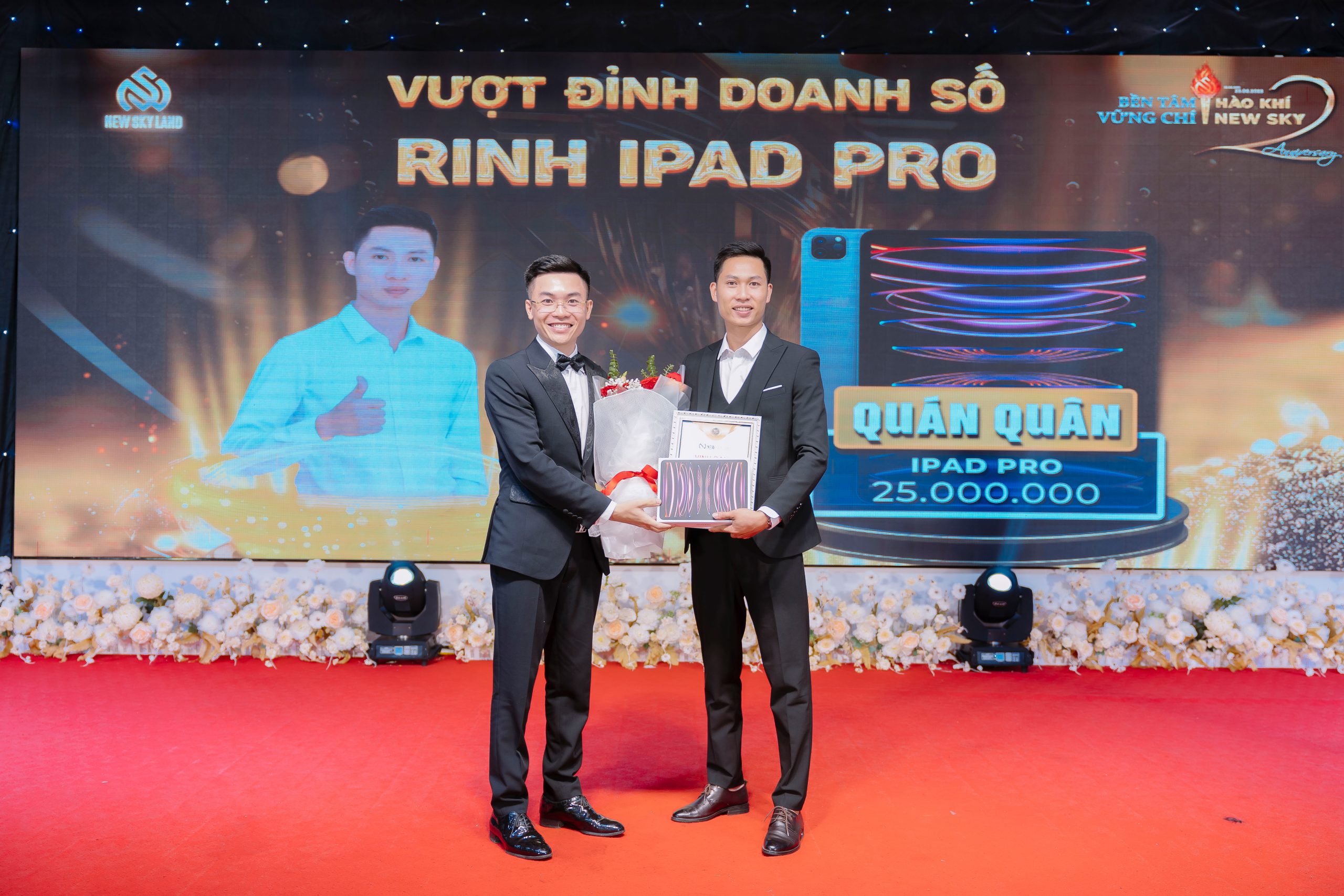 CHÚC MỪNG ANH NGUYỄN VĂN PHƯƠNG - CHIẾN BINH ĐẠI THẮNG MINIGAME “VƯỢT ĐỈNH DOANH SỐ - RINH IPAD PRO”